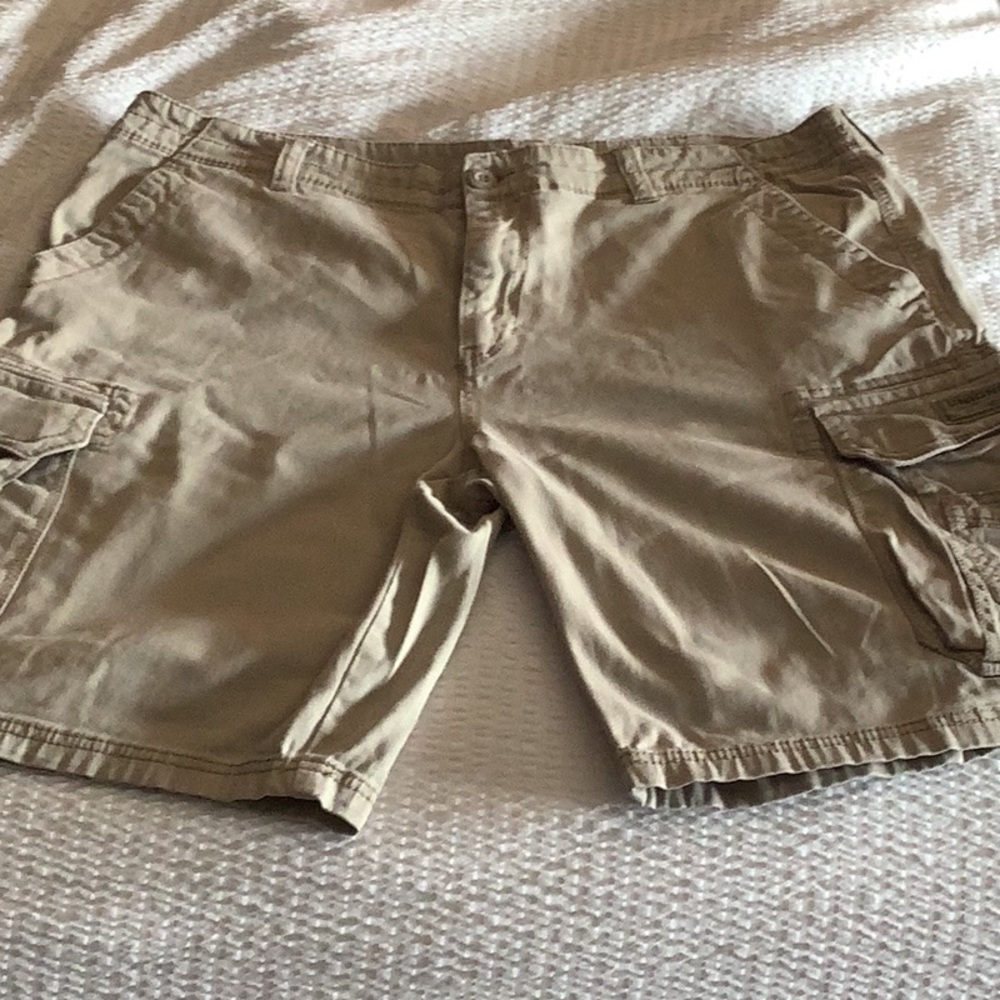Union Bay Men’s Khaki Cargo Shorts Size 38